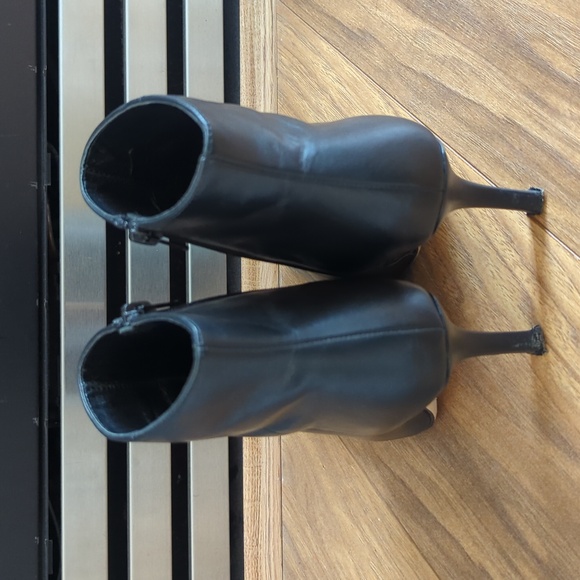 Tony Bianco Black Booties - Picture 4 of 9